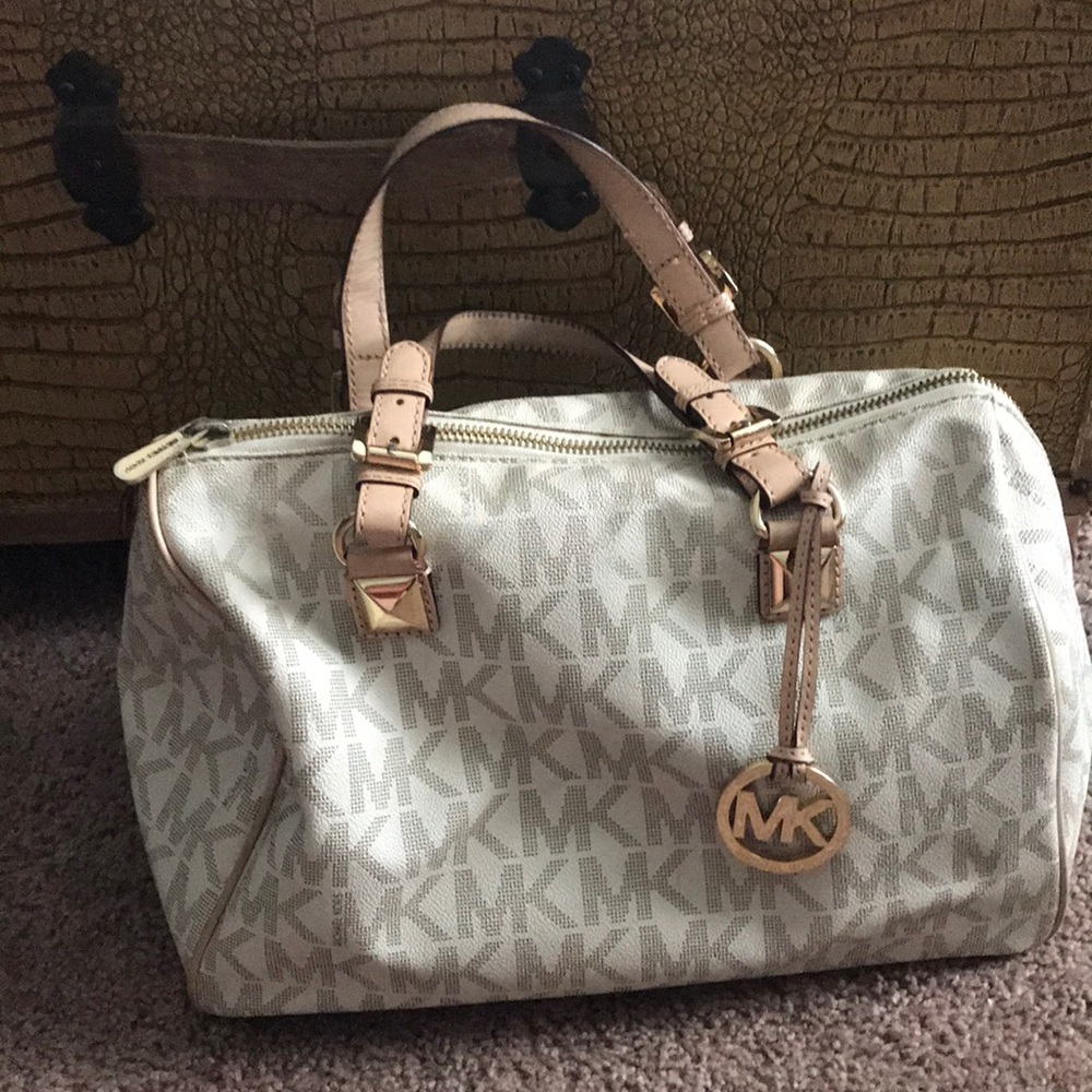 Micheal Kors purse